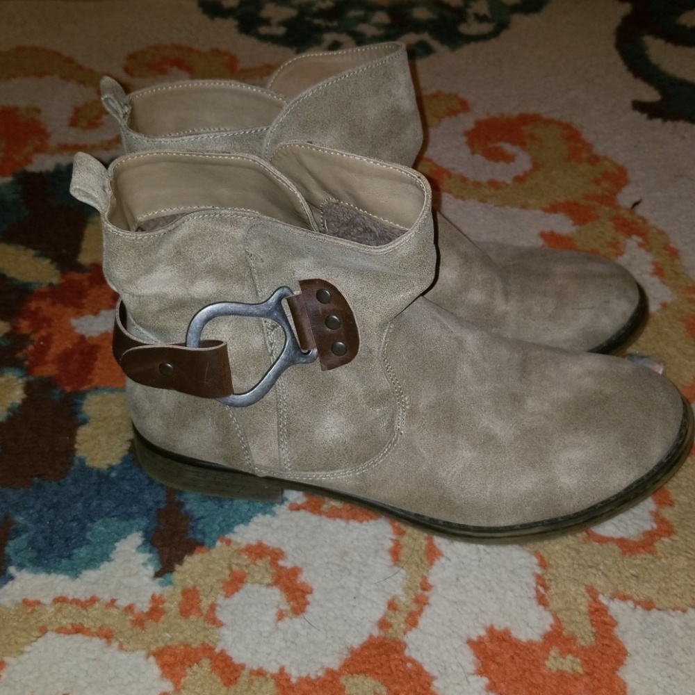 Tan leather short booties